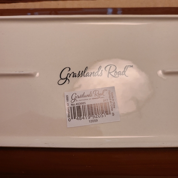 Share The Blessings Of The Season Grasslands Road Cheese Tray - Picture 5 of 10